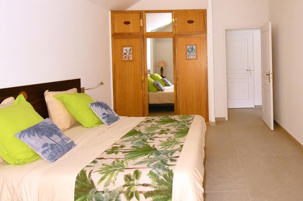 Le Jacaranda Du Guillaume Bed & Breakfast Le Guillaume Екстериор снимка