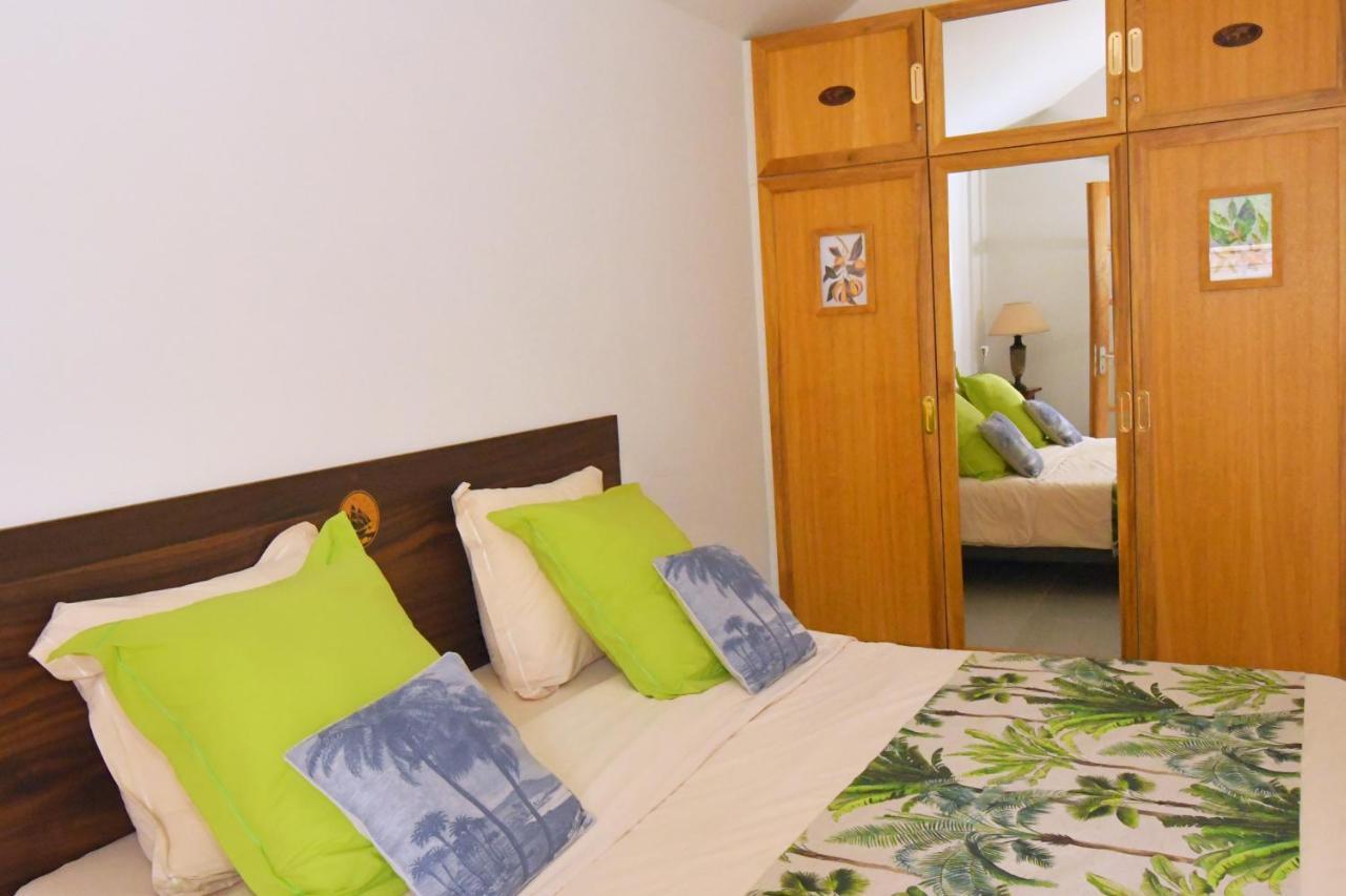 Le Jacaranda Du Guillaume Bed & Breakfast Le Guillaume Екстериор снимка